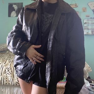 Genuine leather jacket with a bunch of pockets🖤🖤🦨🦨❣️❣️